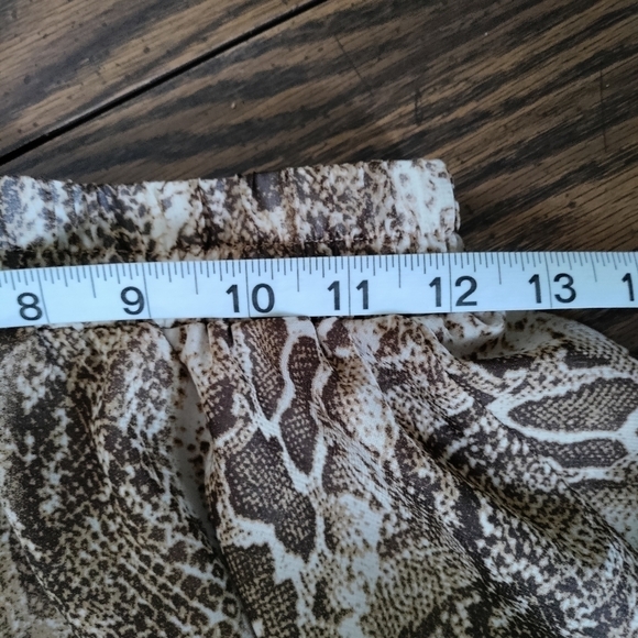 - Pretty Little Thing Shorts size 4 - Picture 2 of 6